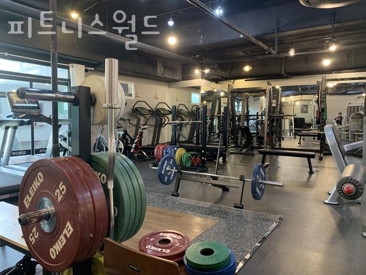 휘트니스월드 이미지