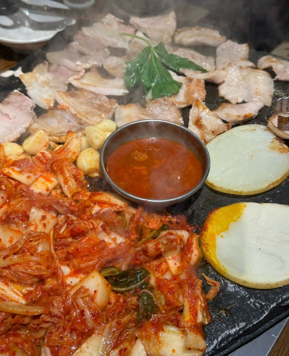 돌판김치삼겹 이미지
