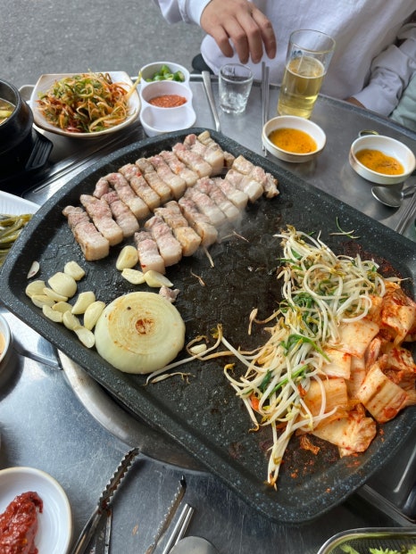 꿀돼지삼겹 이미지