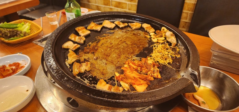 가마솥에생삼겹 이미지