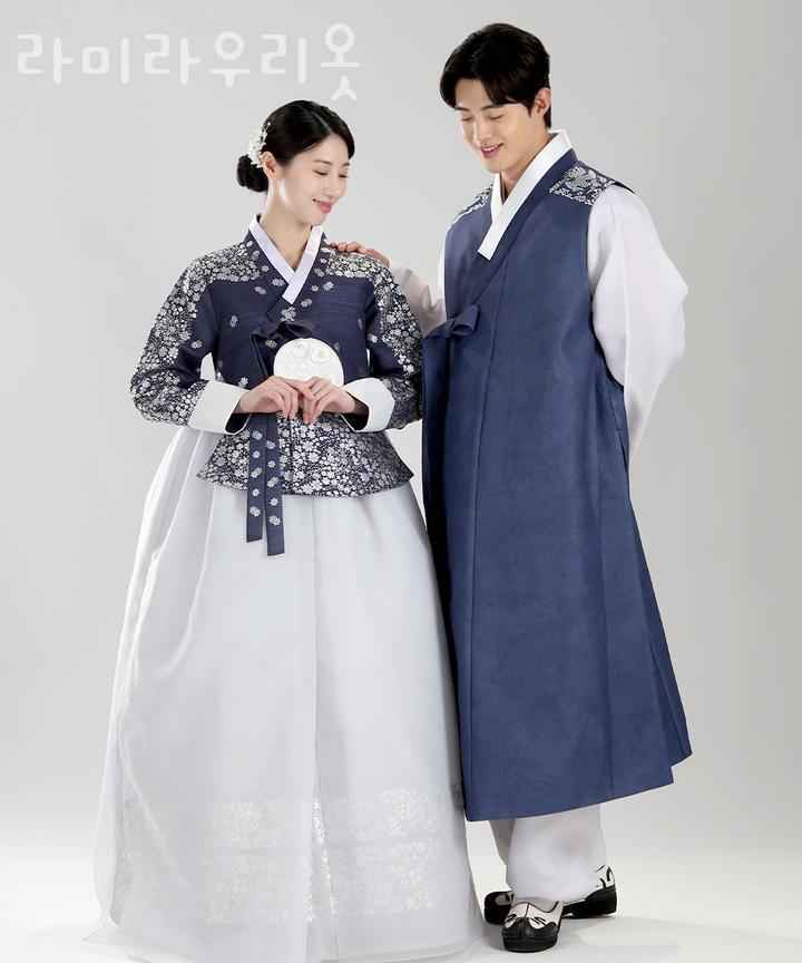 라미라우리옷 이미지