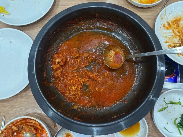 항아리짜글이송어비빔회 이미지