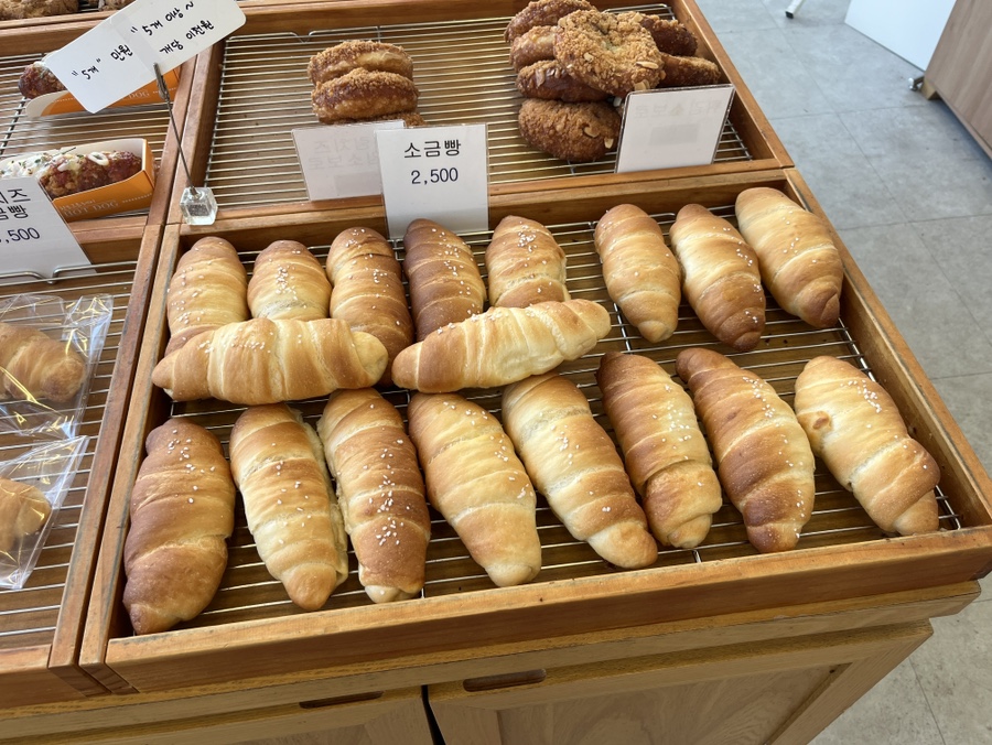 크로아 소금빵 이미지