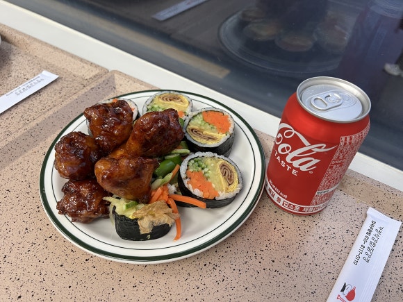 생활의 달인 강서구김밥 맛집 '오토김밥'에서 김밥과 닭강정으로 식사해보세요.