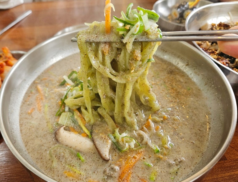 더알찬칼국수 이미지