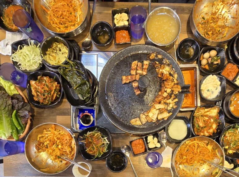 동산 솥뚜껑삼겹살 이미지