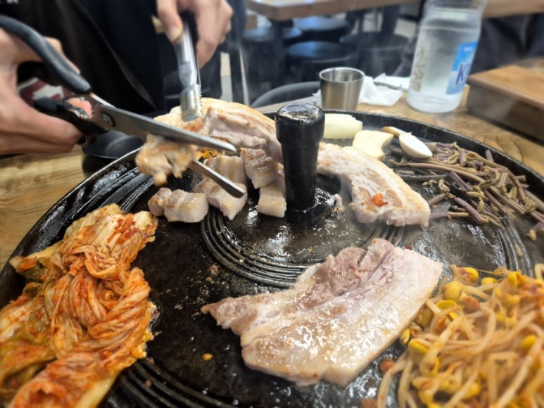 빨리와솥뚜껑삼겹살 이미지