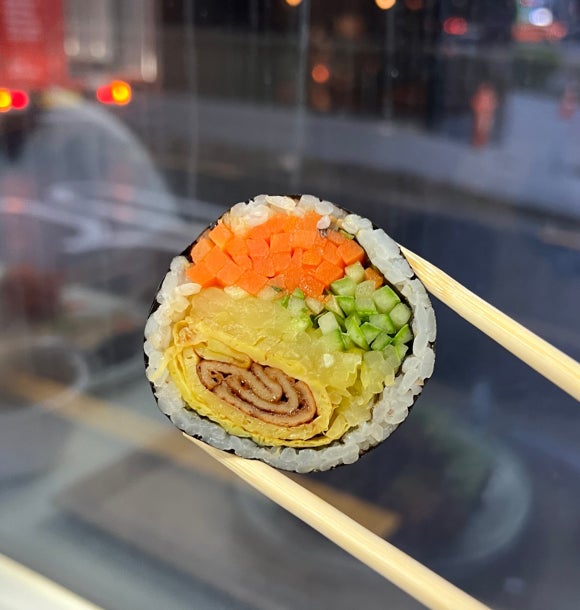 생활의 달인 강서구김밥 맛집 '오토김밥'에서 김밥과 닭강정으로 식사해보세요.