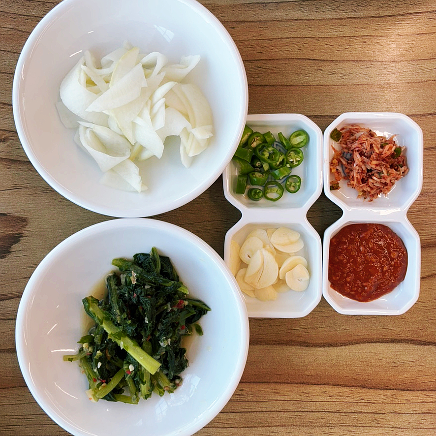 참나무도토리막국수 이미지