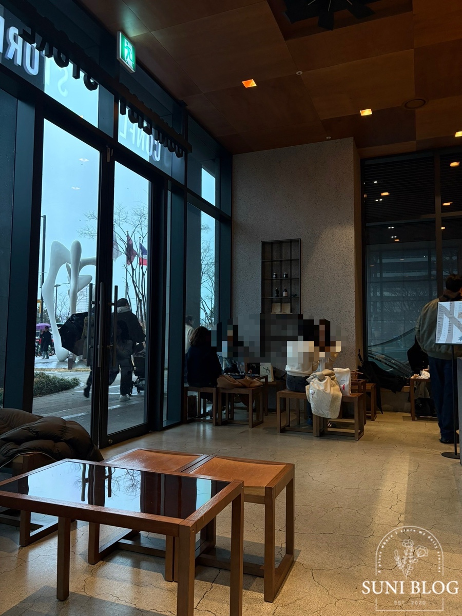 컨플릭트 스토어 커피 이미지