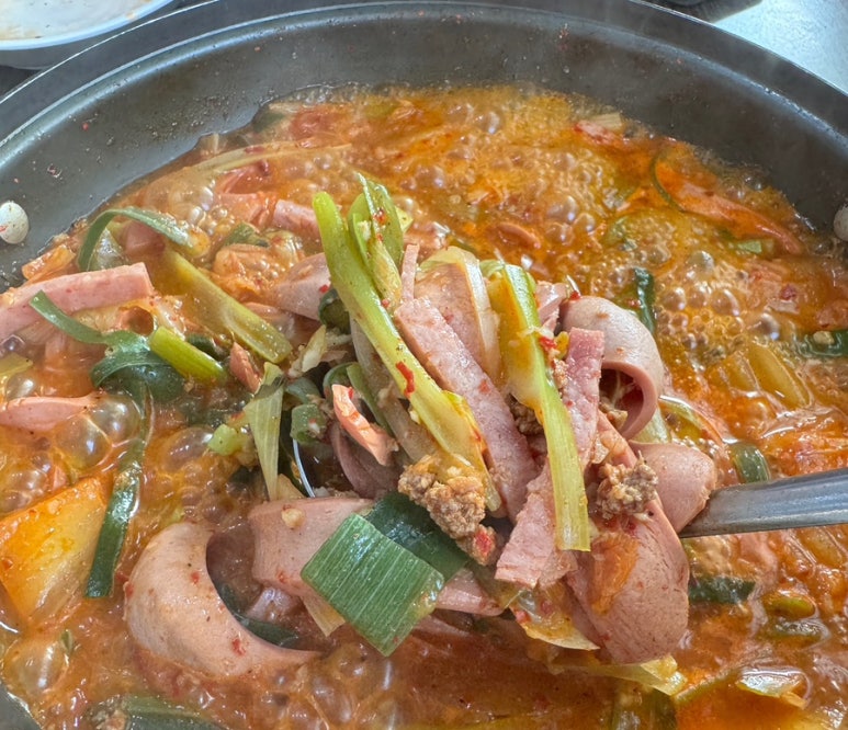 푸짐한옛날부대찌개 이미지