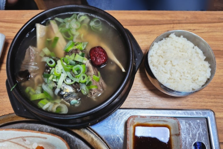 아리아 영계백숙 왕갈비탕 이미지