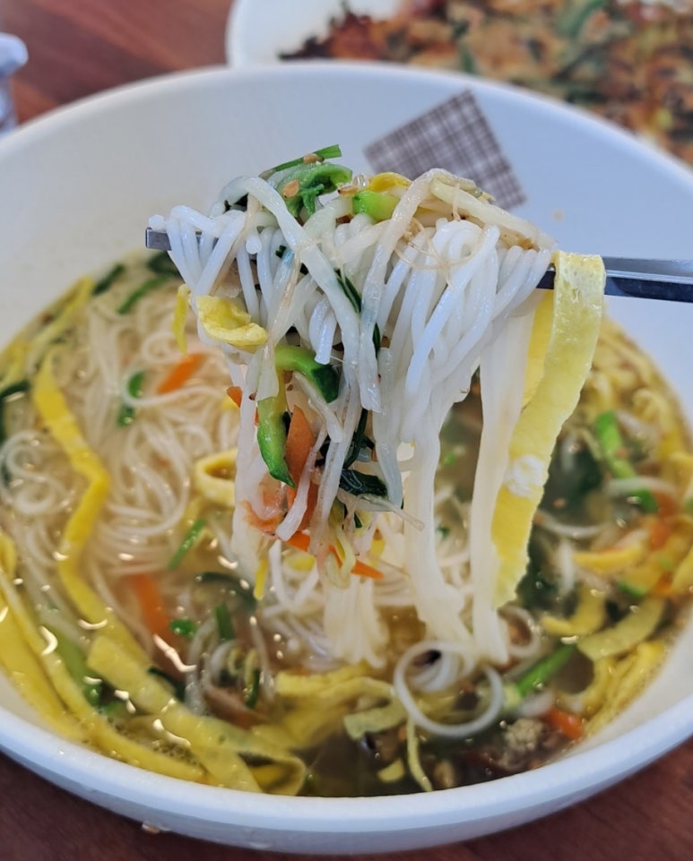 비빔잔치국수지짐이 이미지