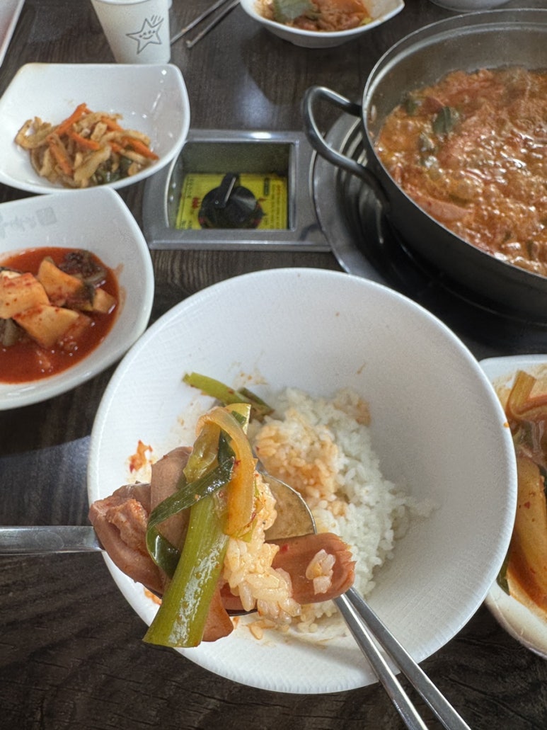 푸짐한옛날부대찌개 이미지