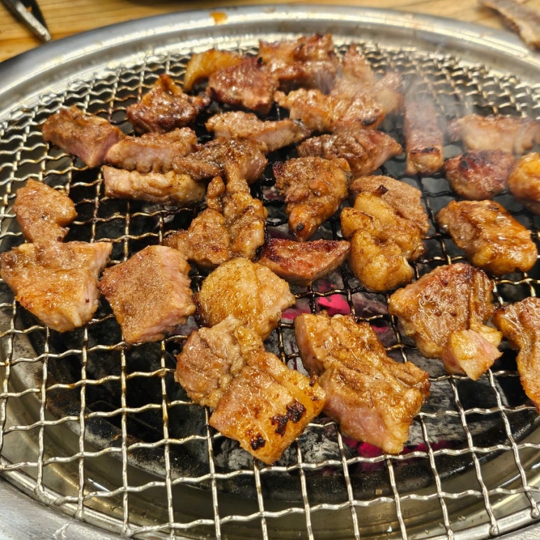 돈날개숯불갈비 이미지