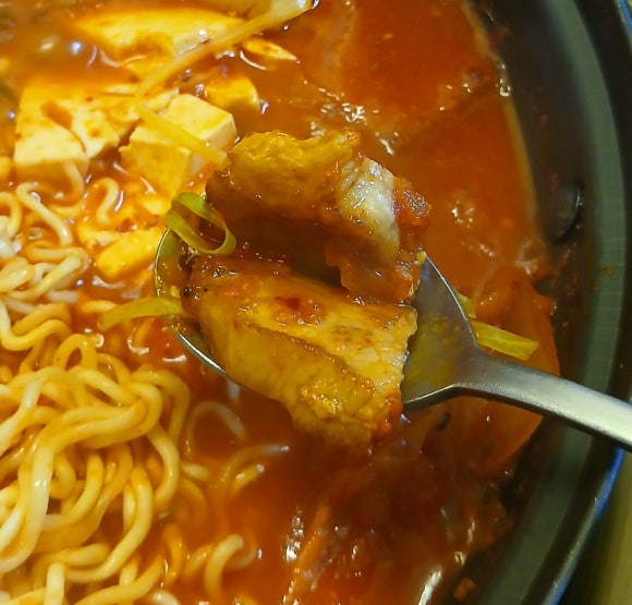 토핑폭탄김치찜 이미지