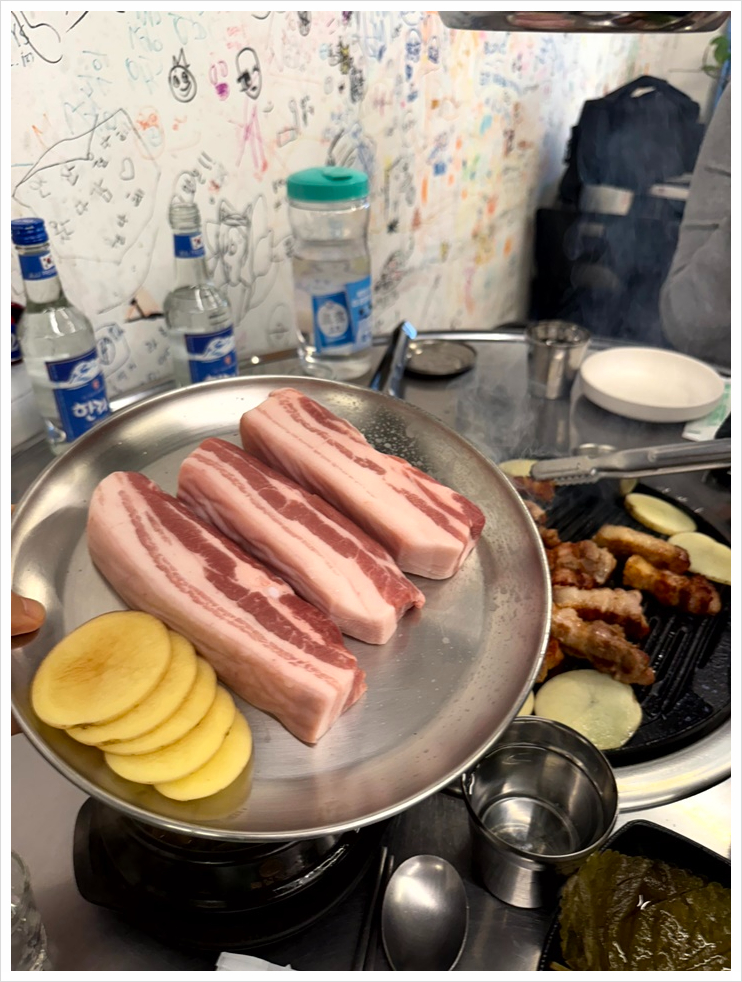 똥돼지마을 이미지