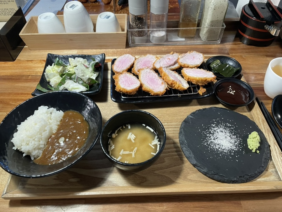 헬로카츠 이미지