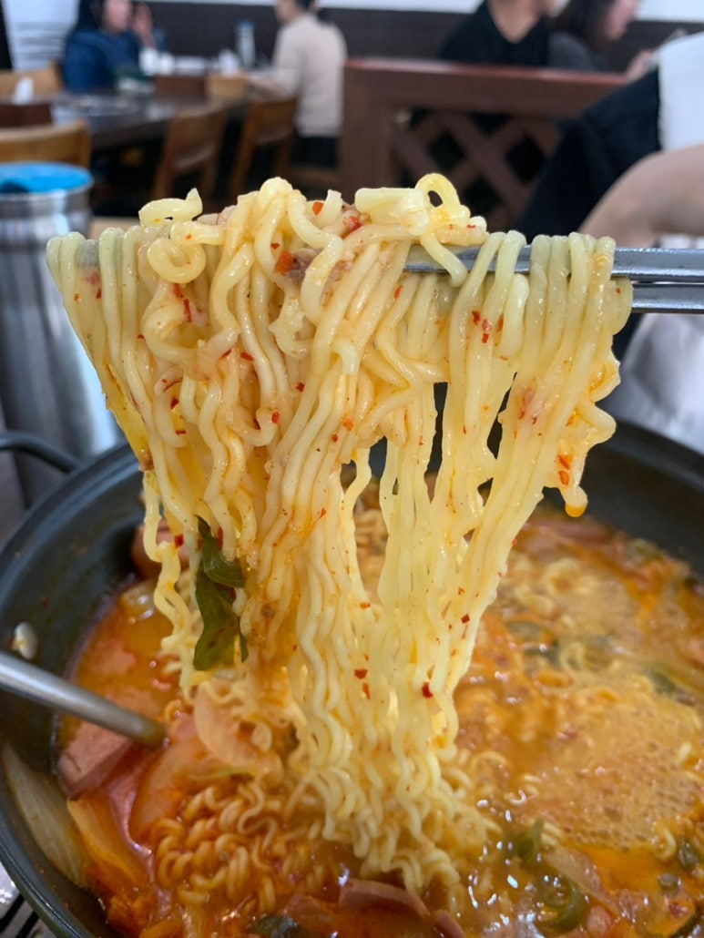 푸짐한옛날부대찌개 이미지