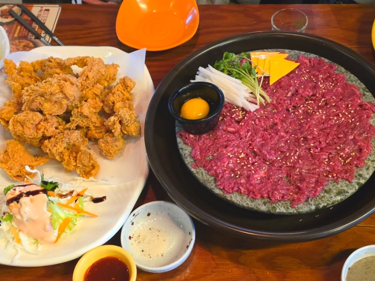 육회한통닭 이미지