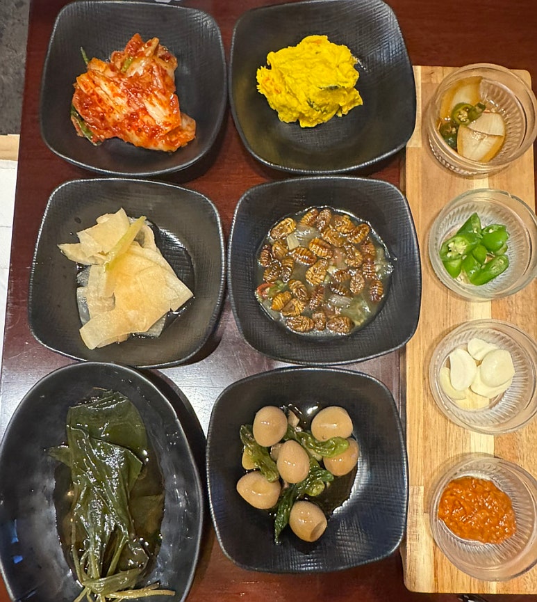 암소와꽃돼지 이미지