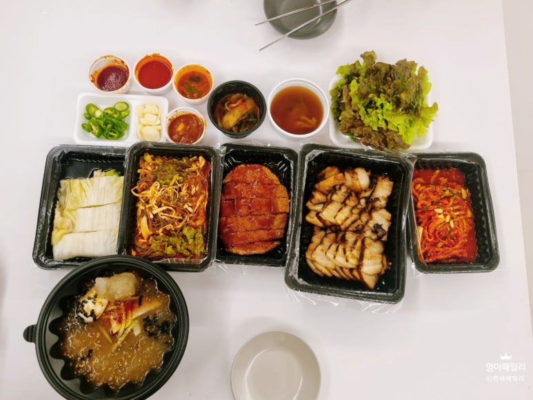옛집왕족발검댕이보쌈막국수 이미지