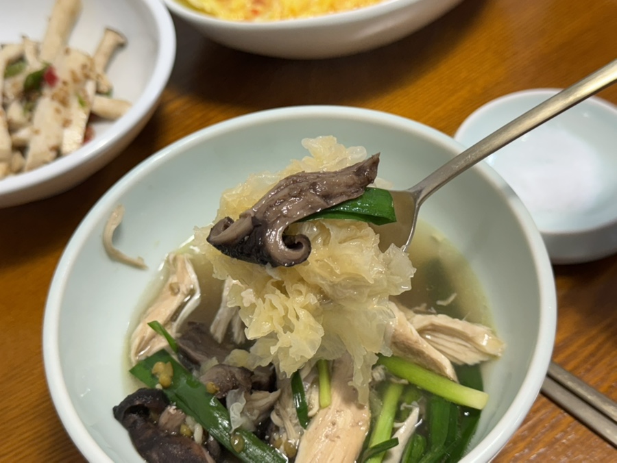 오능이백숙 이미지