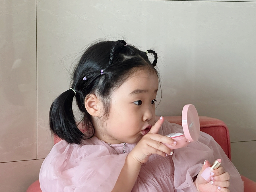 색조놀이 화장품 이미지
