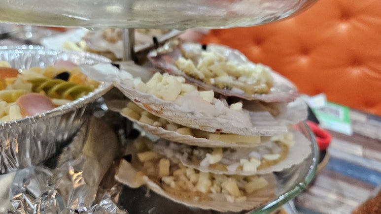 조개맛본돼지 이미지