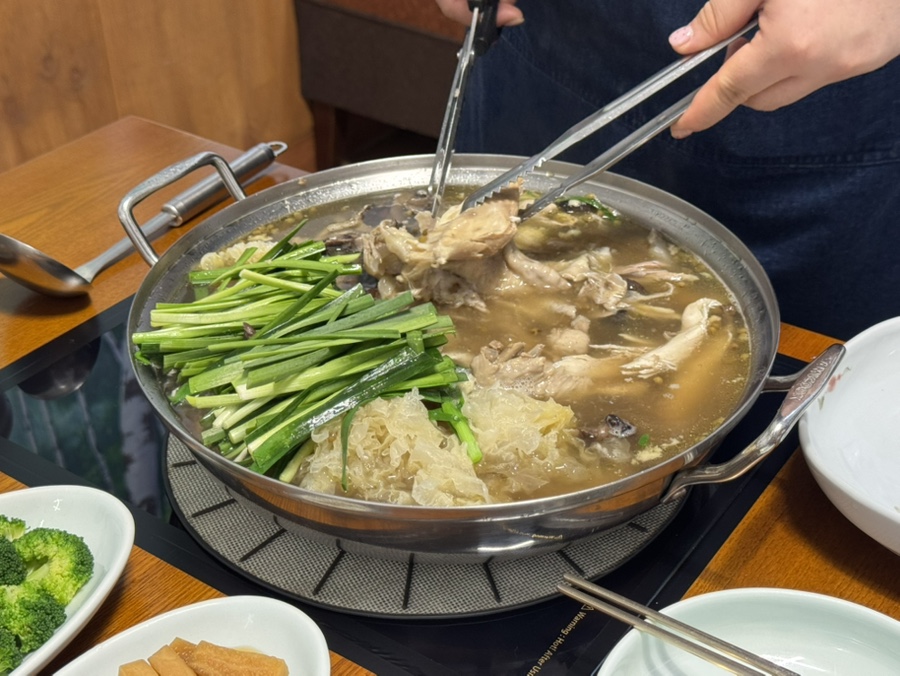 오능이백숙 이미지