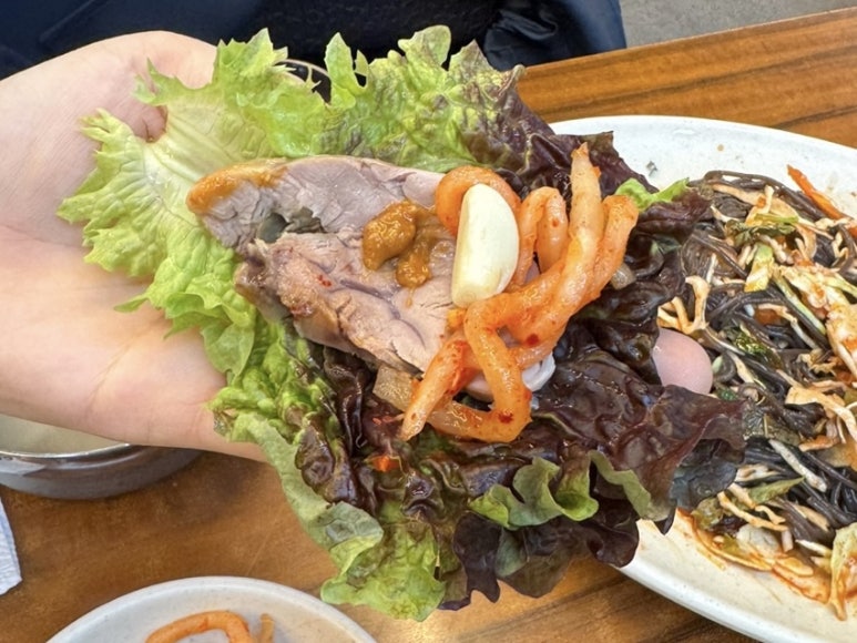 장충동원조왕족발 이미지
