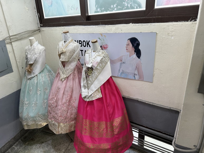 지지배배스튜디오 이미지