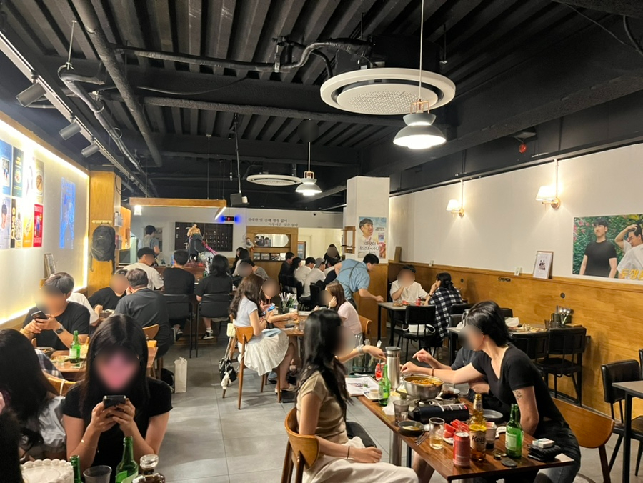오늘만사는청년 이미지