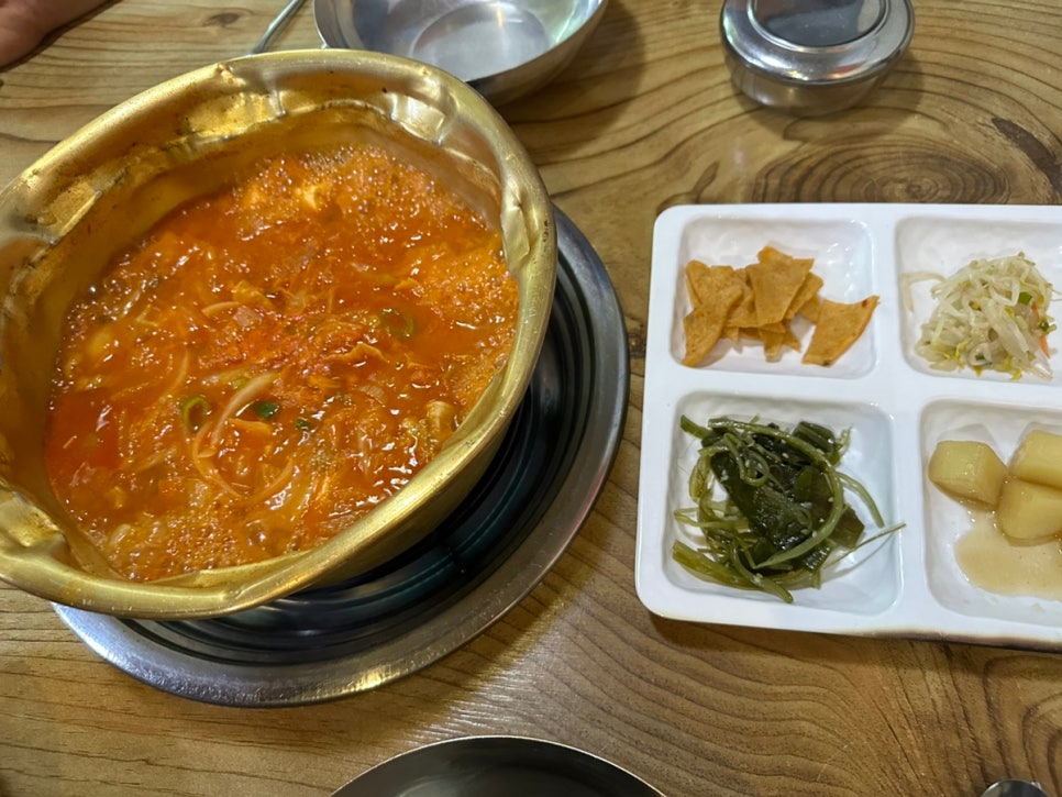양푼생돼지김치찌개 이미지