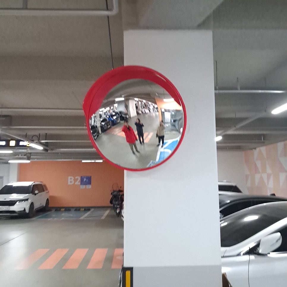 아파트 도로 반사경 설치 및 교체 전문 — 사진 14