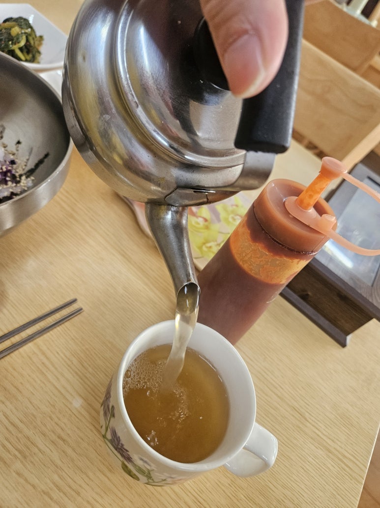 감칠맛회국수 이미지
