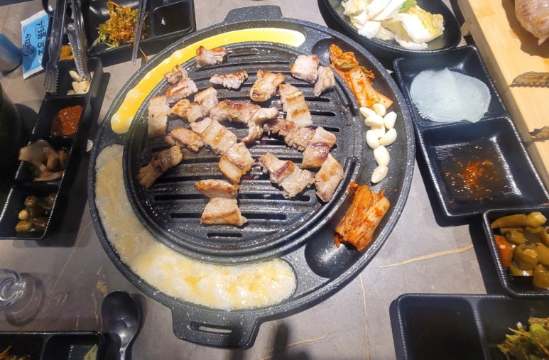 아제돼지국밥 이미지