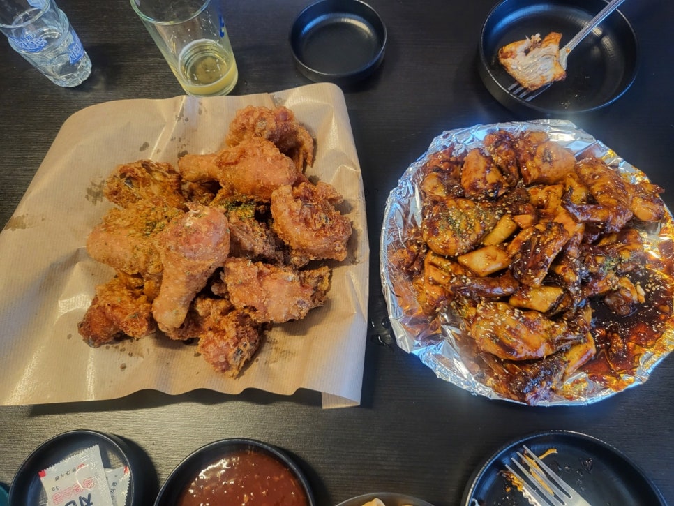찐이야숯불두마리치킨 이미지