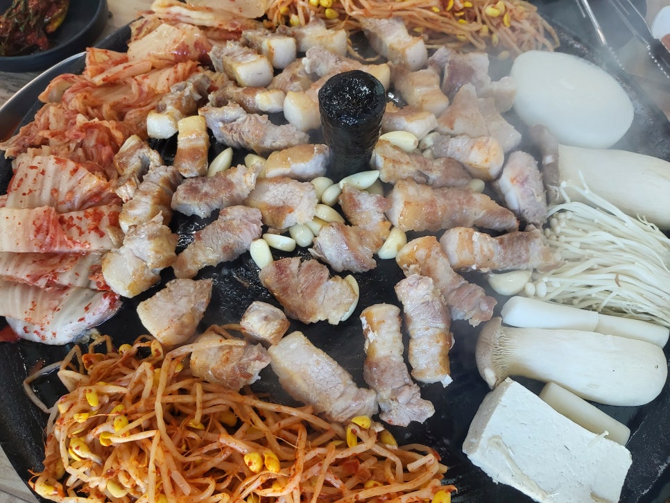 유장군솥뚜껑삼겹살 이미지