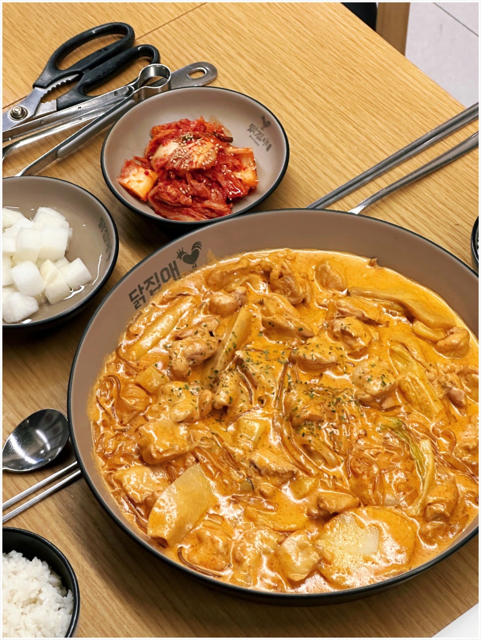 찜닭에꽂힌닭집애 이미지