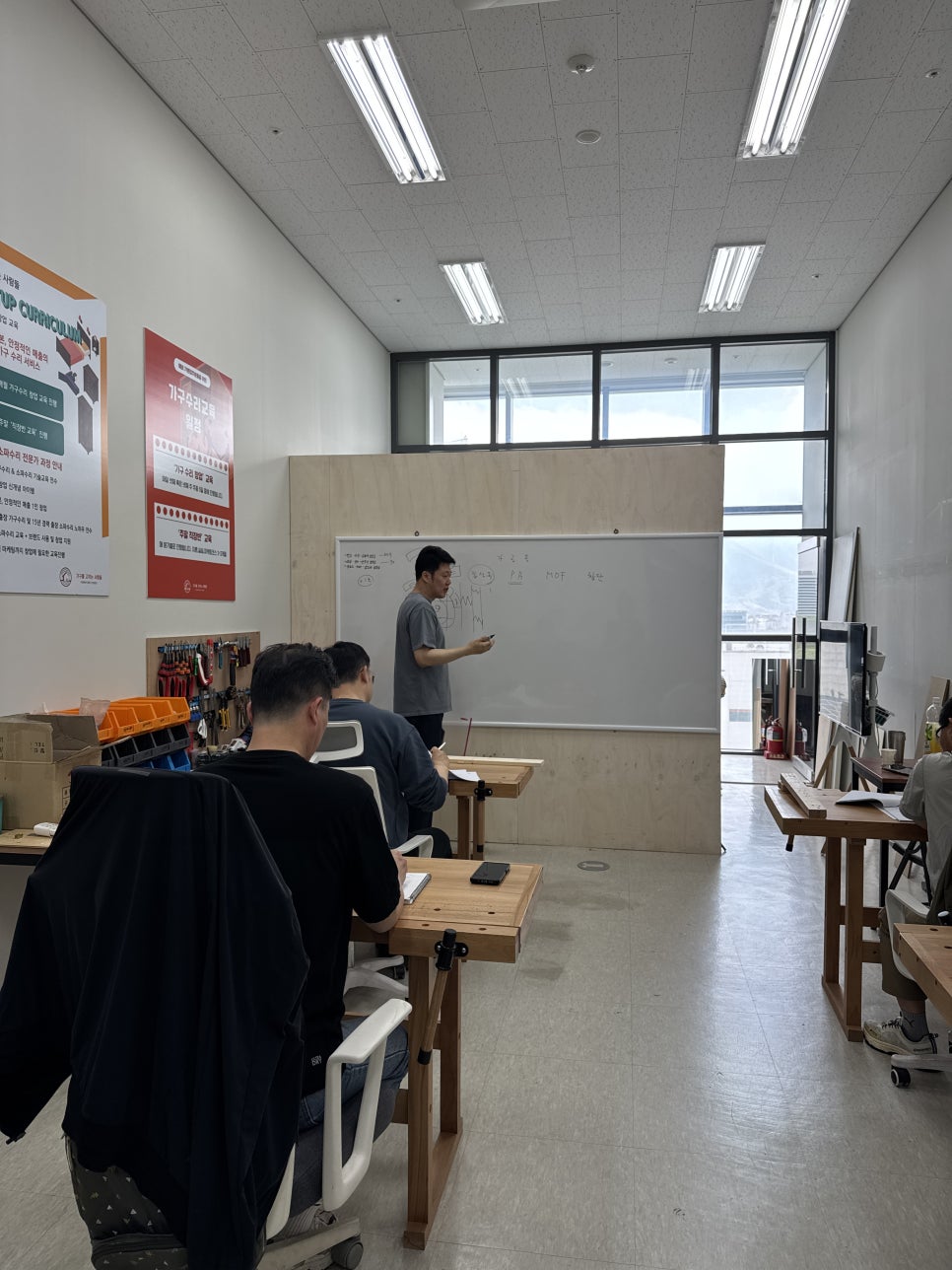 가구를고치는사람들 이미지