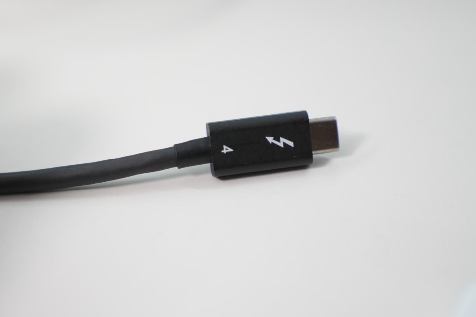 AOHi USB4 2.0 CtoC 케이블로 벨킨 썬더볼트독과 아이패드 프로 13인치 듀얼모니터 환경..120Gbp속도와 240W초고속충전 이미지 9