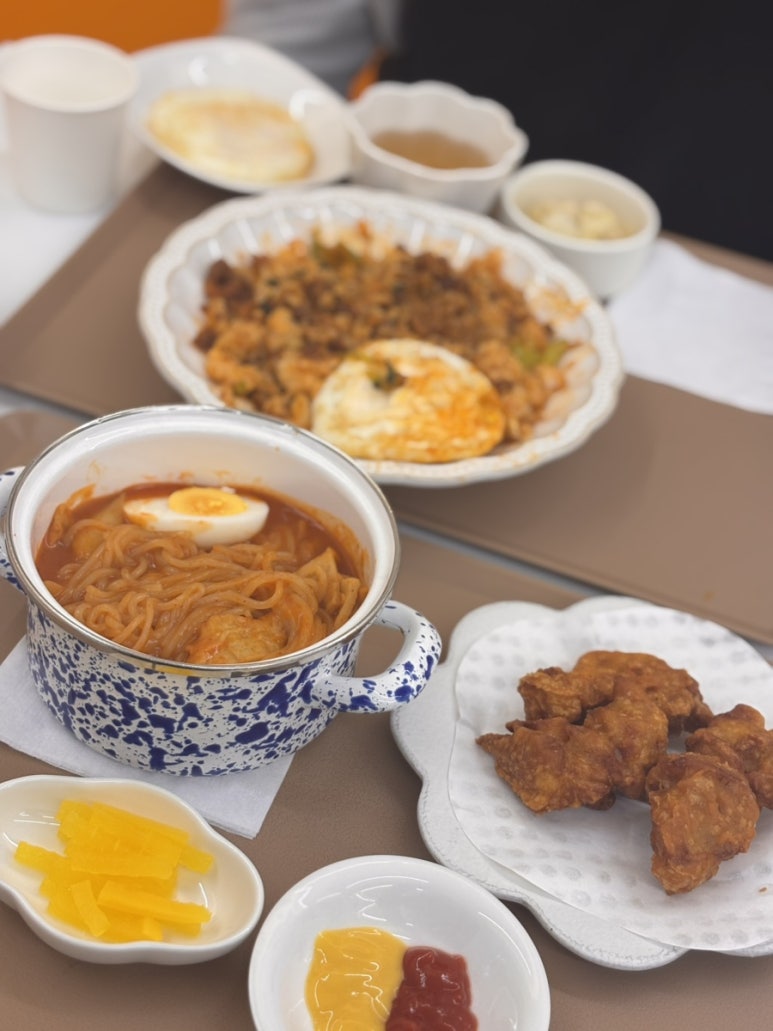 그르르테이블 이미지