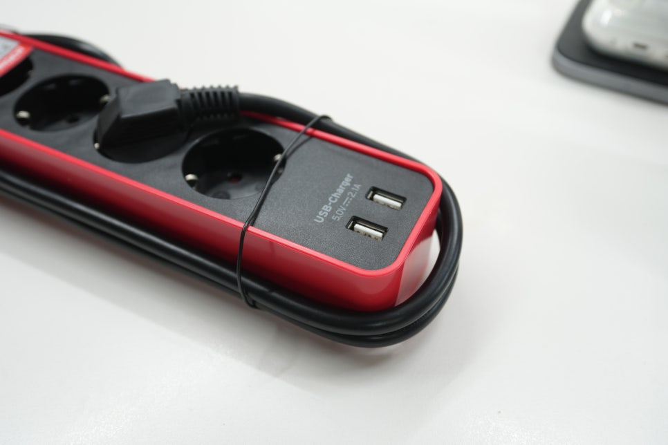 인채널 브레넨스툴 USB 4구 고용량 멀티탭 BEC-U4 리뷰 "데스크 테리어의 숨은 공로자" 이미지 4