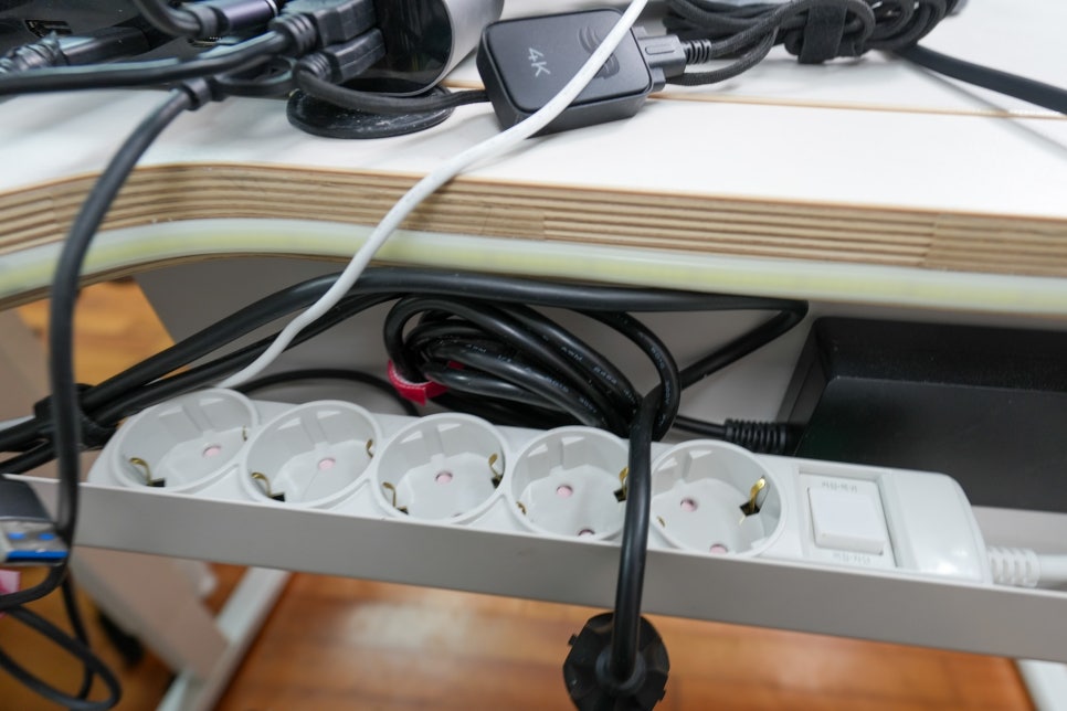 인채널 브레넨스툴 USB 4구 고용량 멀티탭 BEC-U4 리뷰 "데스크 테리어의 숨은 공로자" 이미지 9