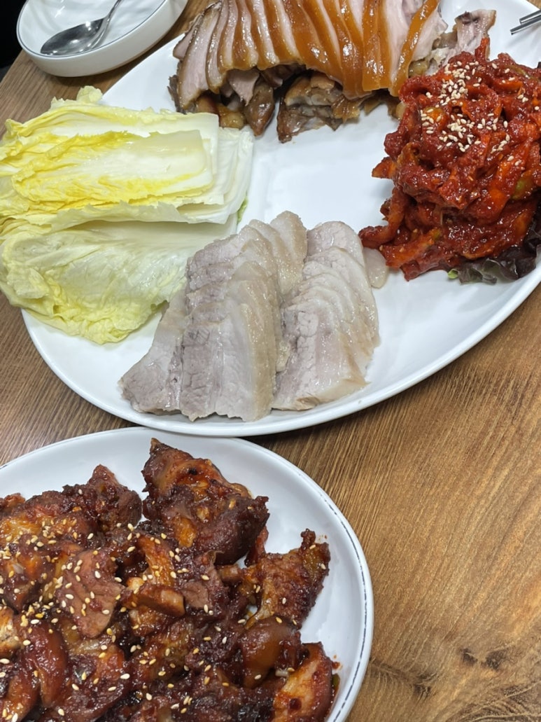 장충동참족발보쌈 이미지