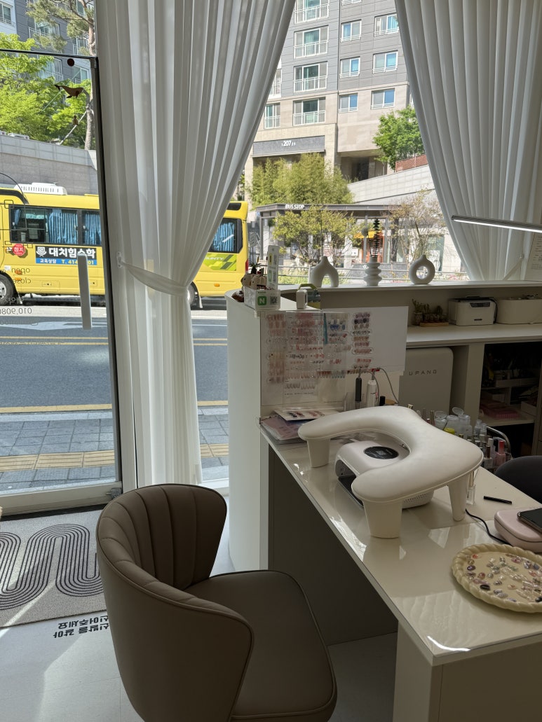 머뭄네일 이미지
