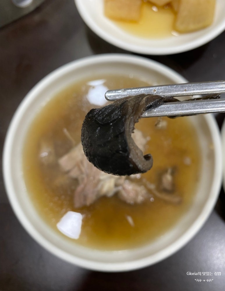 참나무능이버섯백숙 이미지