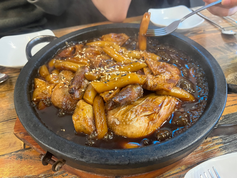 꼬꾸이누룽지통닭 이미지