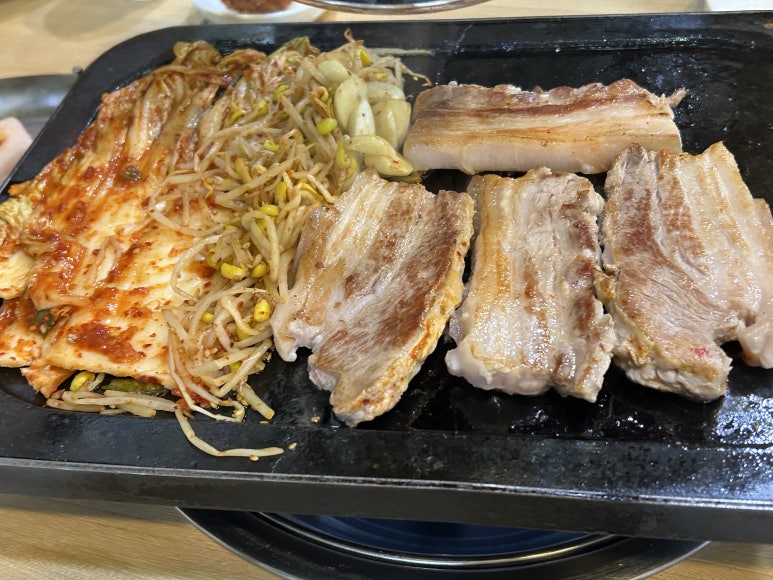 자연석돌구이생삼겹살한우 이미지